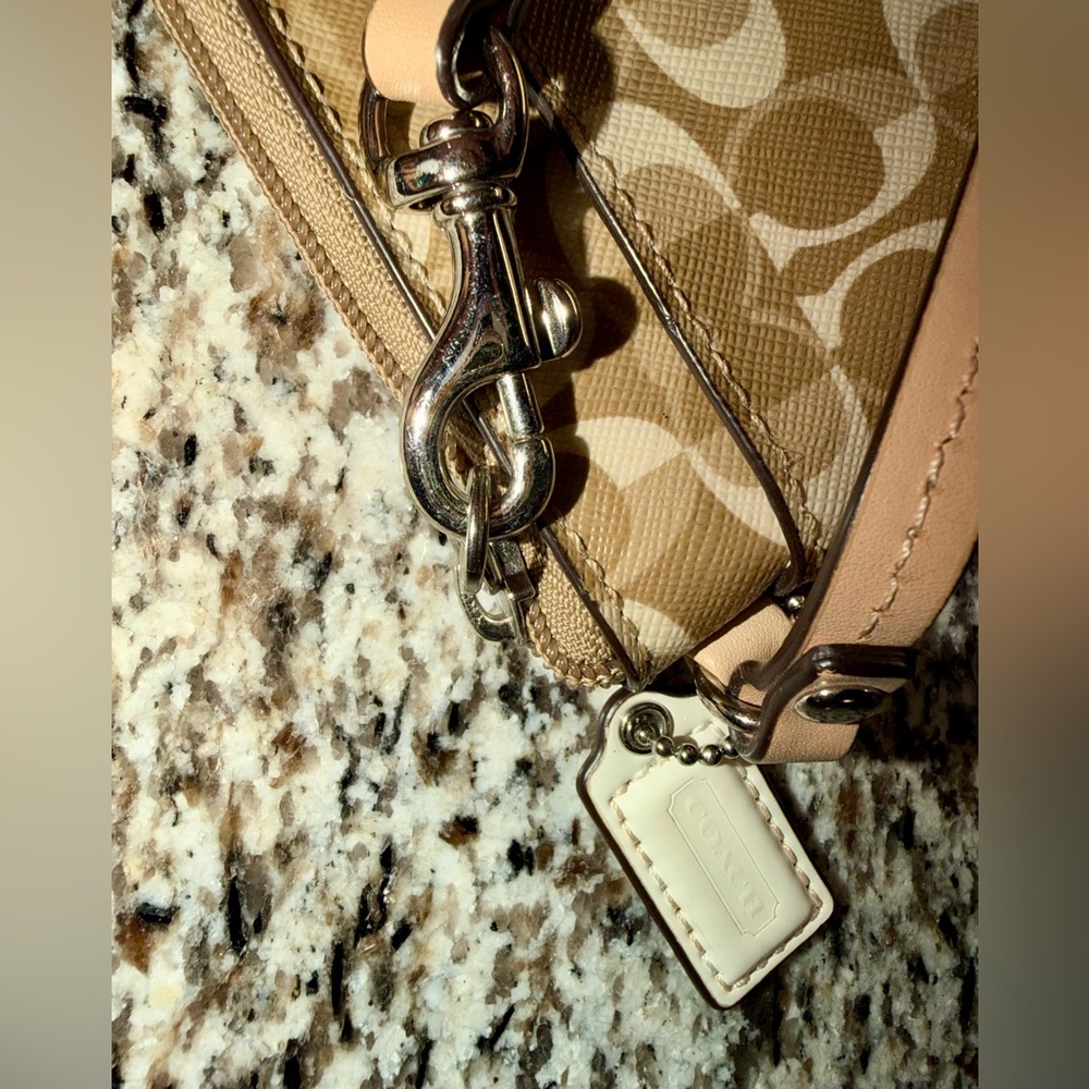 Coach Signature Peyton Dream C Go-Go Wristlet / Wallet - neutral colorway 🐚 - Picture 11 of 15